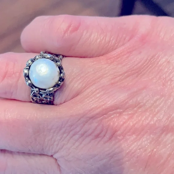 Authentic freshwater pearl surrounded with vintage 925 sterling silver - Picture 2 of 4